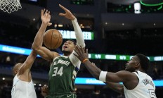 九游娱乐地址-包含雄鹿负于黄蜂，布洛顿23分的词条