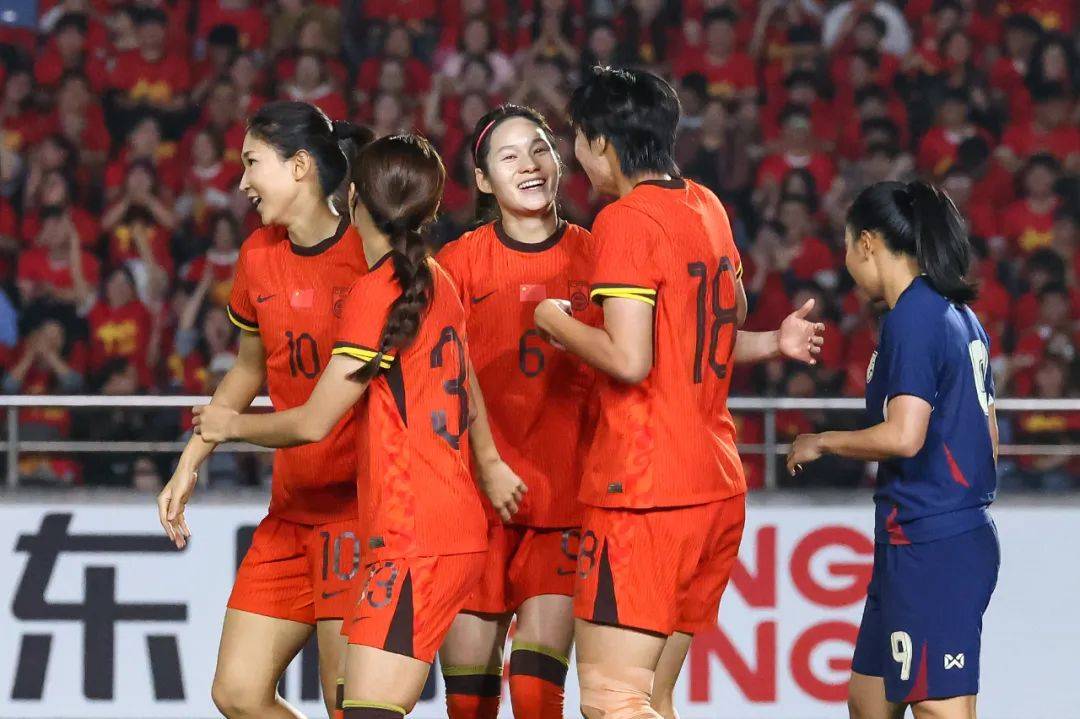 女足比赛勇者胜，中国队誓夺佳绩