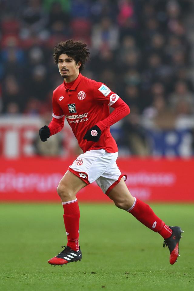 汉堡SV豪取三分,为重返德甲奋斗不止 汉堡SV豪取三分,为重返德甲奋斗不止