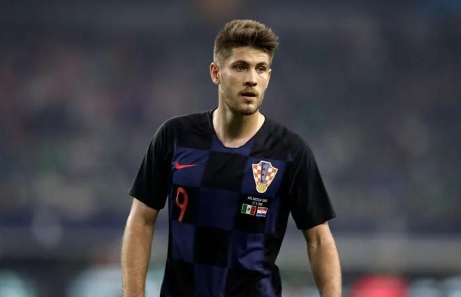 关于克罗地亚队飒爽出征,立志捍卫欧洲足球荣耀的信息 关于克罗地亚队飒爽出征,立志捍卫欧洲足球荣耀的信息