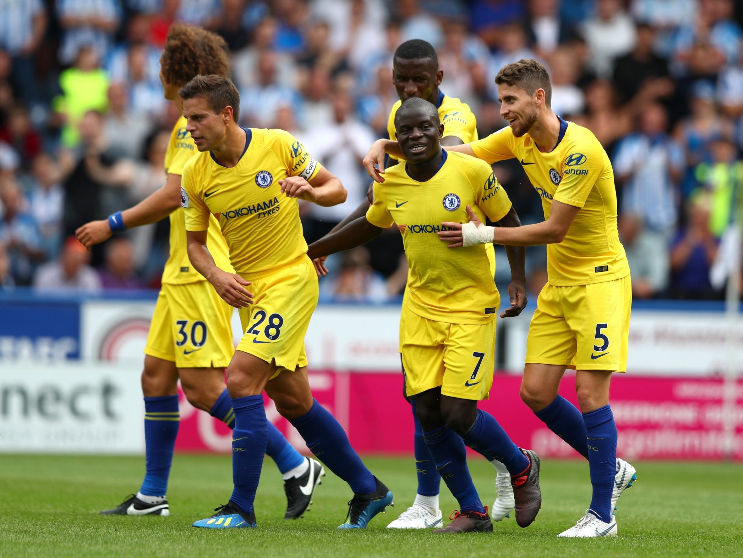 包含华伦西亚惊异表现球员，大赞其英超首秀的词条