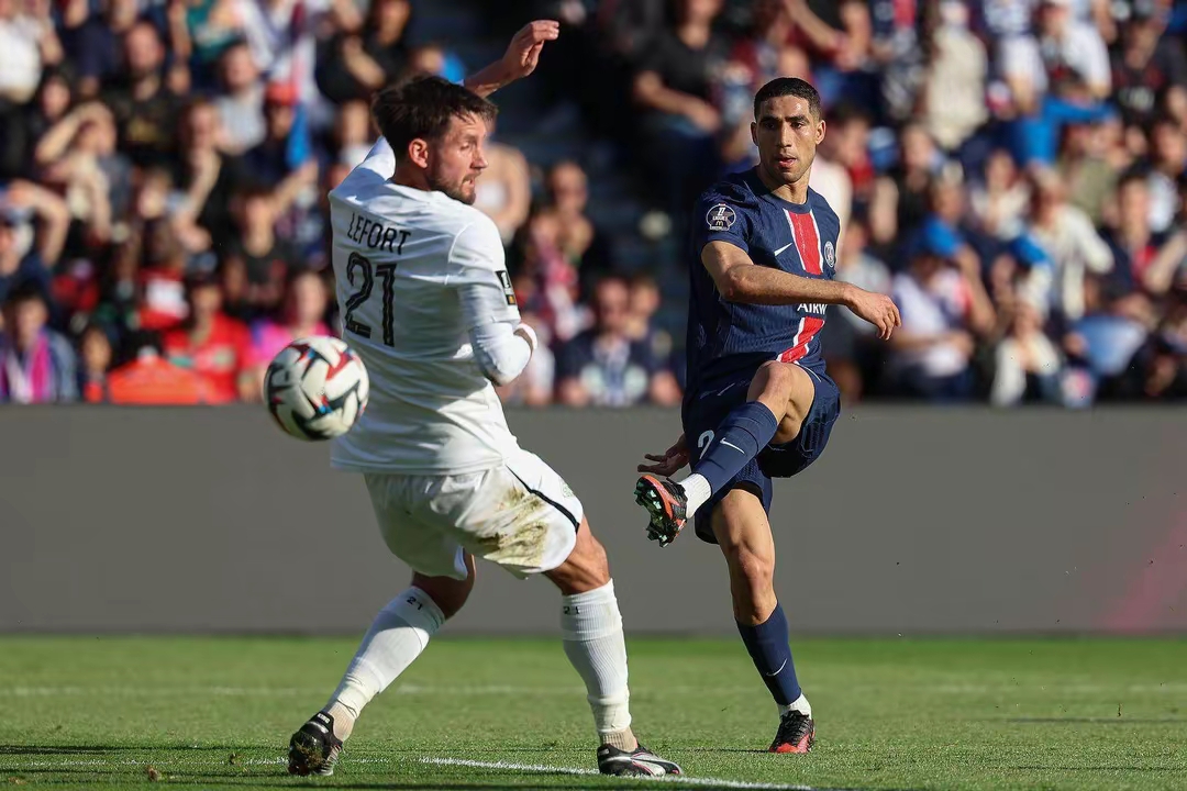 巴黎圣日耳曼客场击败图卢兹,领跑法甲 巴黎圣日耳曼客场击败图卢兹,领跑法甲