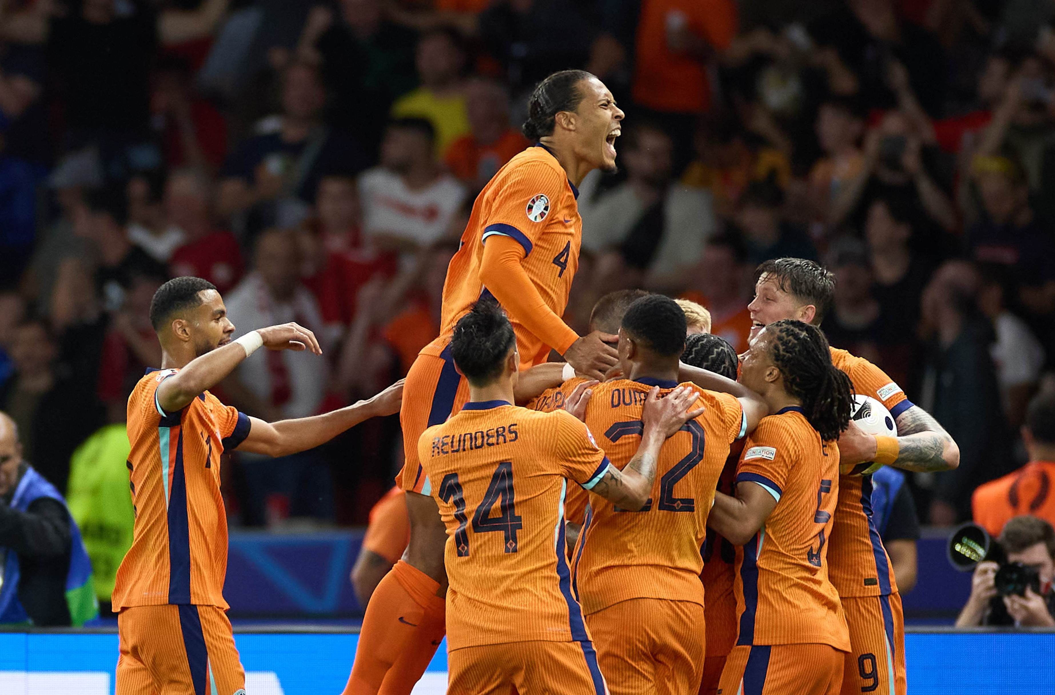 关于英格兰客场胜波兰,晋级欧洲杯预选赛的信息 关于英格兰客场胜波兰,晋级欧洲杯预选赛的信息