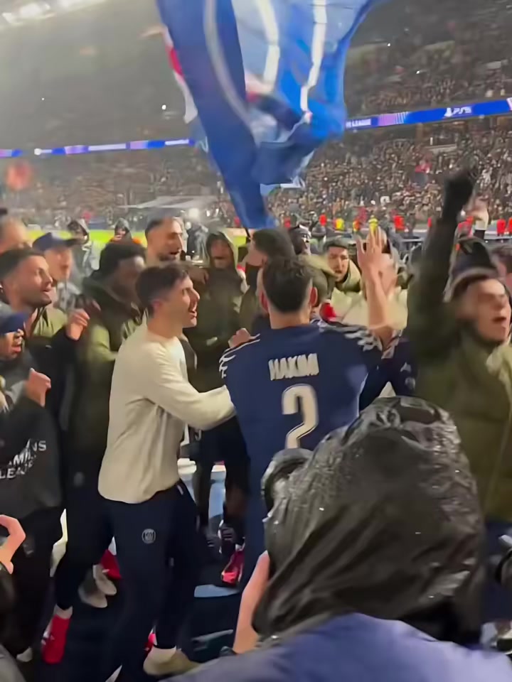 巴黎圣日耳曼球迷狂欢场面火爆 巴黎圣日耳曼球迷狂欢场面火爆