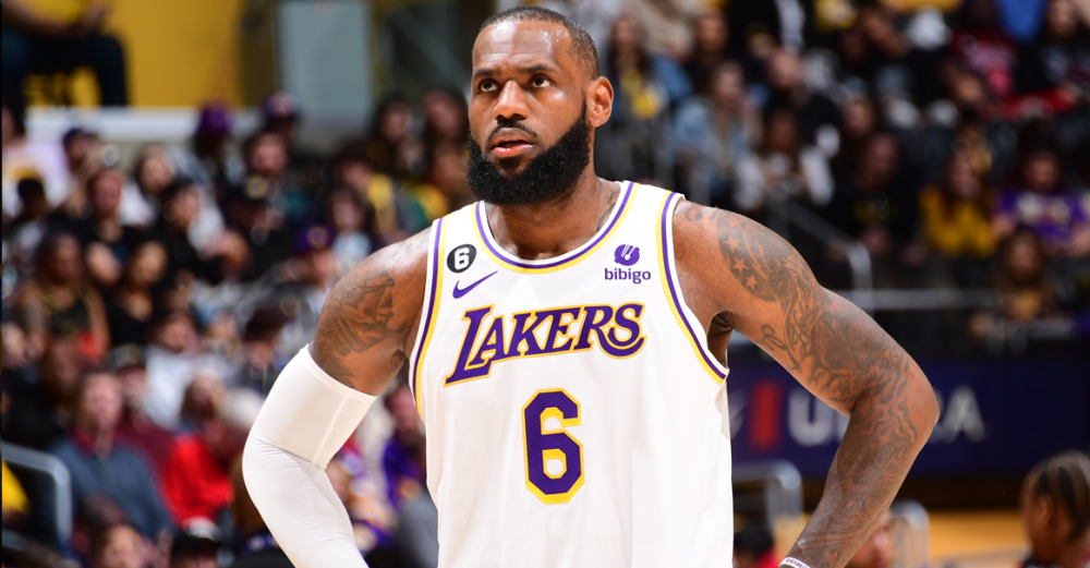 勒布朗-詹姆斯因新伤势或将缺席季后赛的简单介绍