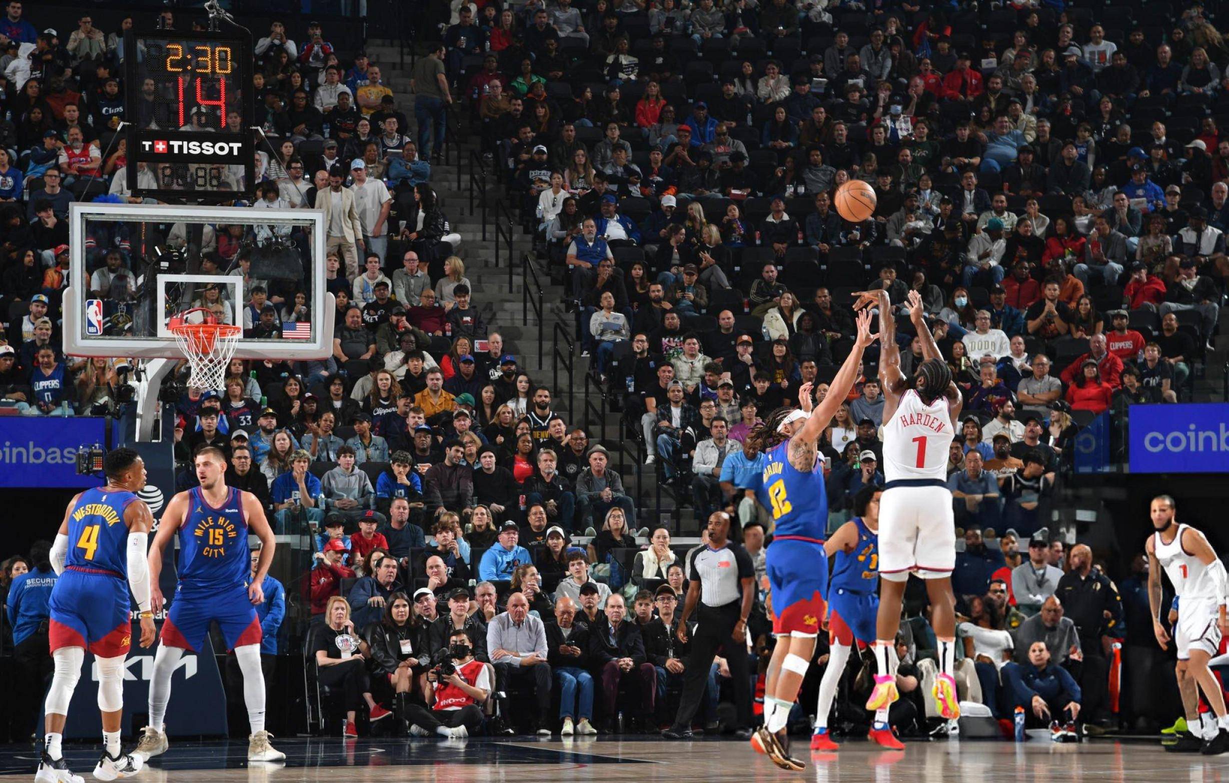 火箭胜魔术,哈登表现出色 火箭胜魔术,哈登表现出色