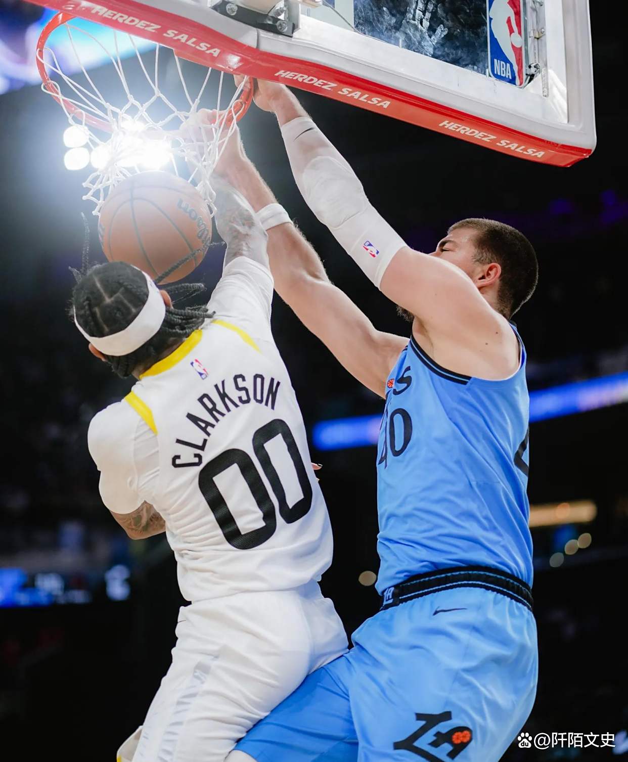 快船战胜爵士,止步四连败 快船战胜爵士,止步四连败