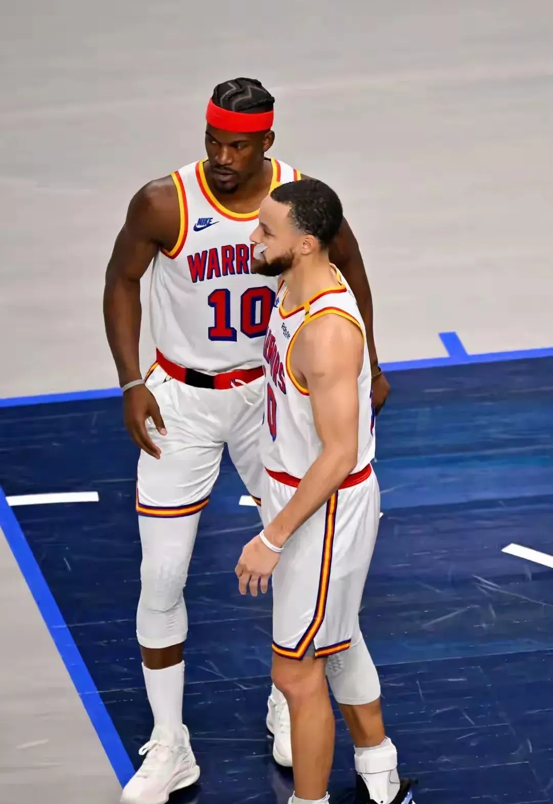 勇士客场擒下掘金，取得十二连胜